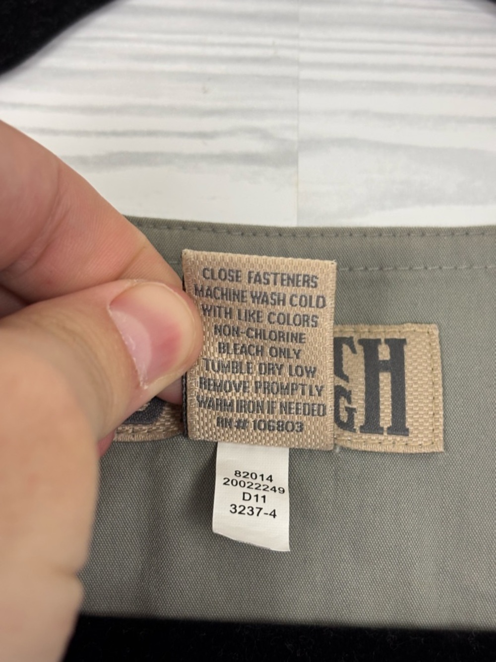 Duluth Trading Co. Green Fisherman’s Cargo Vest Size XL - Picture 3 of 7